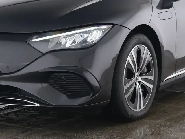 Mercedes-Benz EQE 300