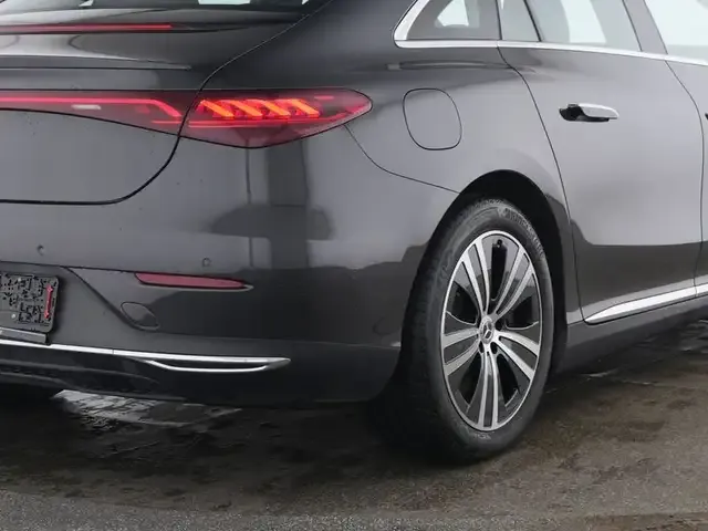 Mercedes-Benz EQE 300