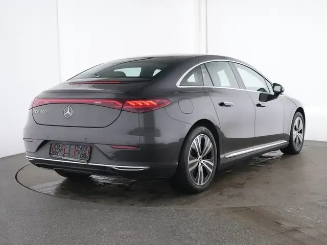 Mercedes-Benz EQE 300