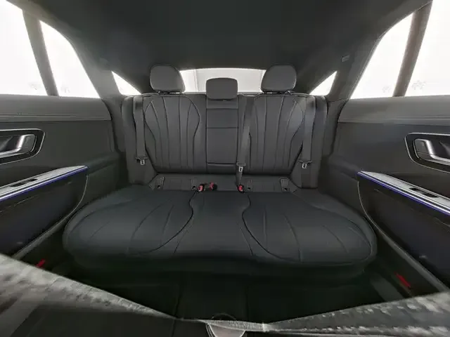 Mercedes-Benz EQE 300