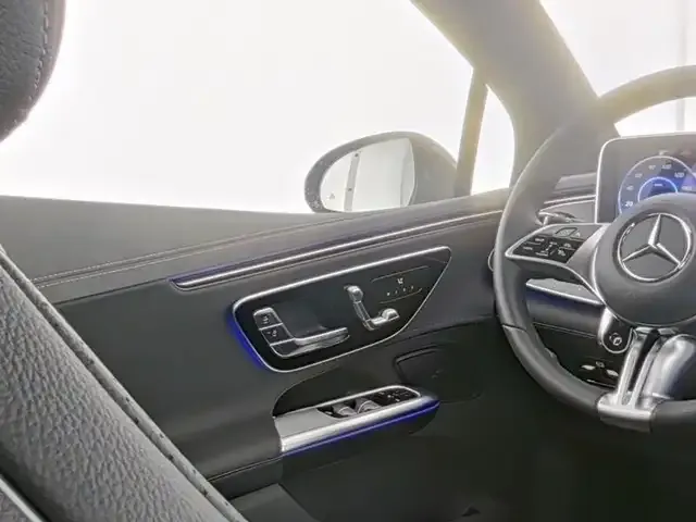 Mercedes-Benz EQE 300