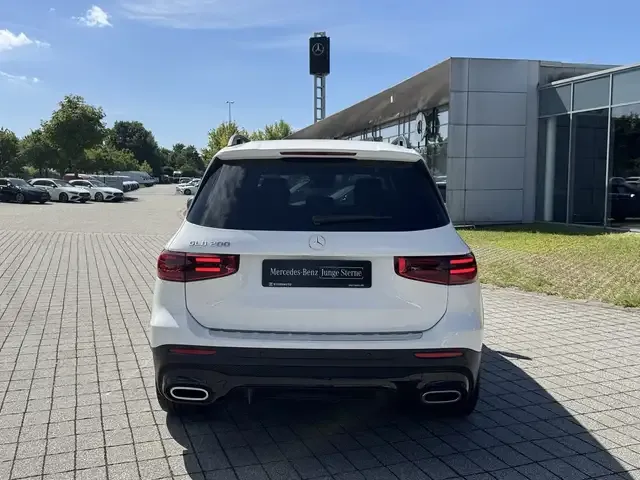 Mercedes-Benz GLB 200