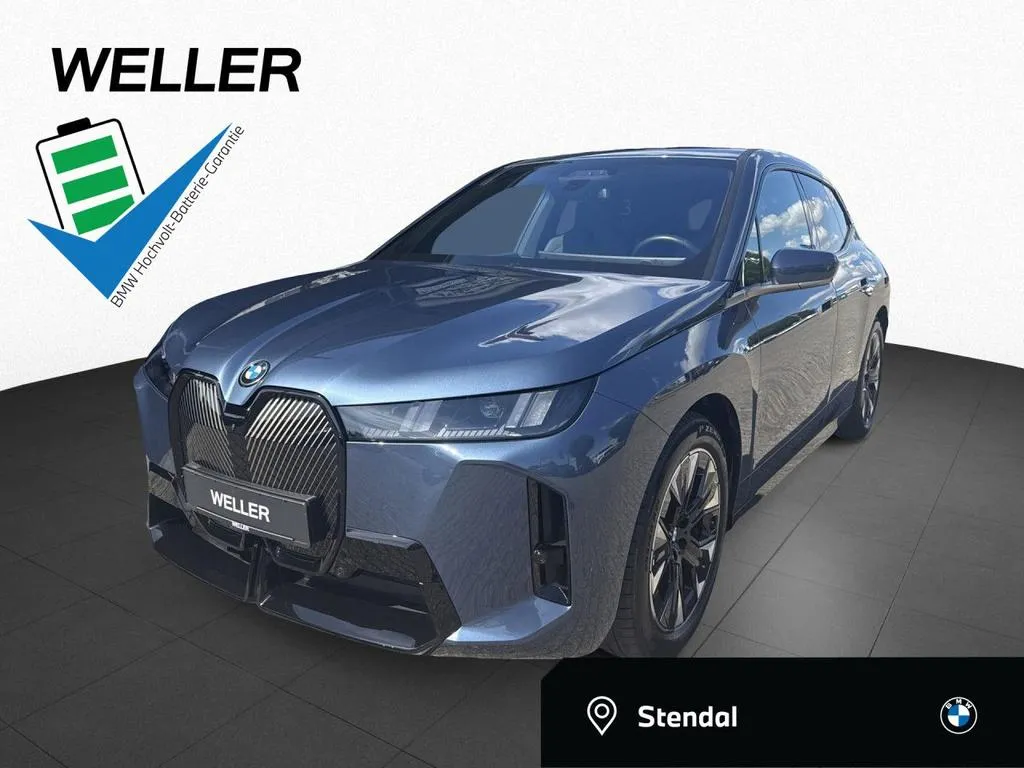 BMW iX