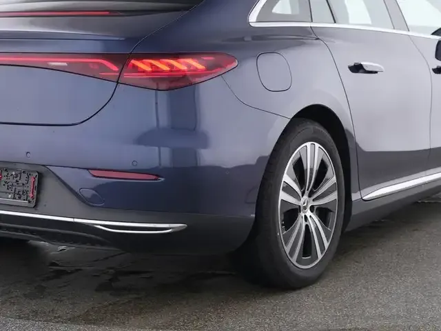 Mercedes-Benz EQE 300