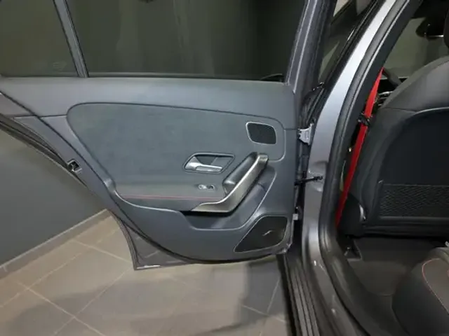 Mercedes-Benz A 35 AMG