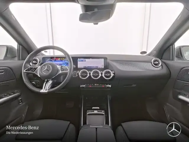 Mercedes-Benz EQA 300