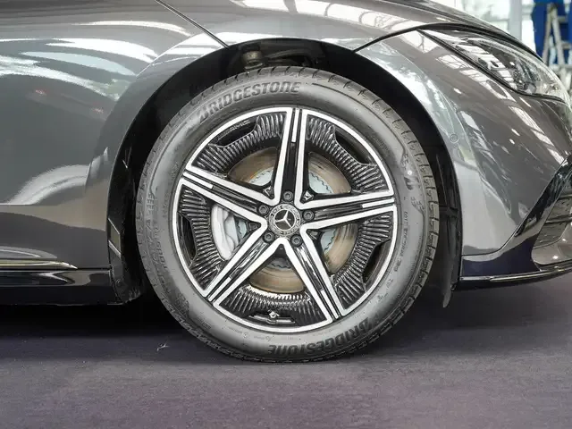 Mercedes-Benz EQE 300