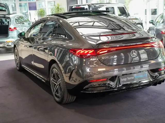 Mercedes-Benz EQE 300
