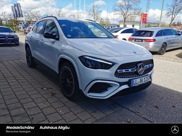 Mercedes-Benz GLA 200