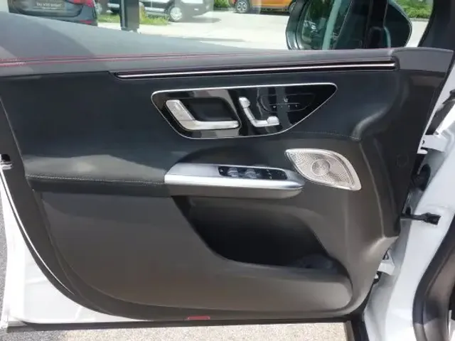 Mercedes-Benz EQE SUV