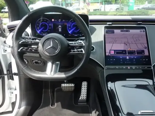 Mercedes-Benz EQE SUV