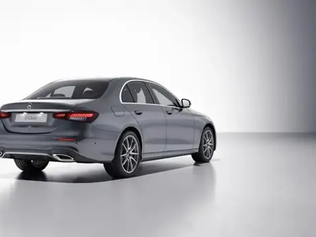 Mercedes-Benz E 200