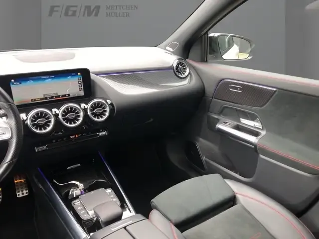 Mercedes-Benz GLA 220