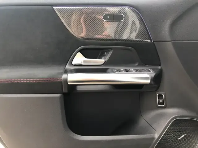 Mercedes-Benz GLA 220