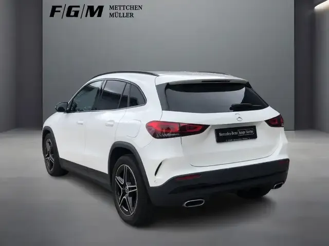 Mercedes-Benz GLA 220