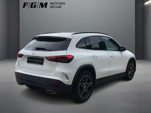 Mercedes-Benz GLA 220