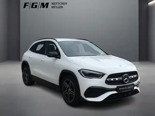 Mercedes-Benz GLA 220