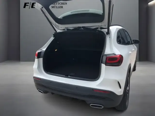 Mercedes-Benz GLA 220