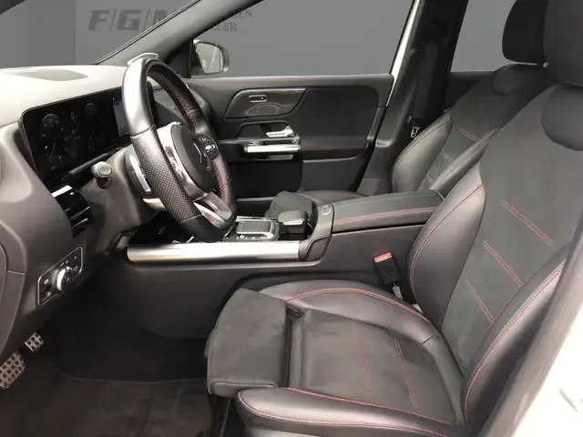 Mercedes-Benz GLA 220