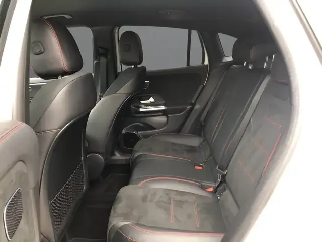 Mercedes-Benz GLA 220