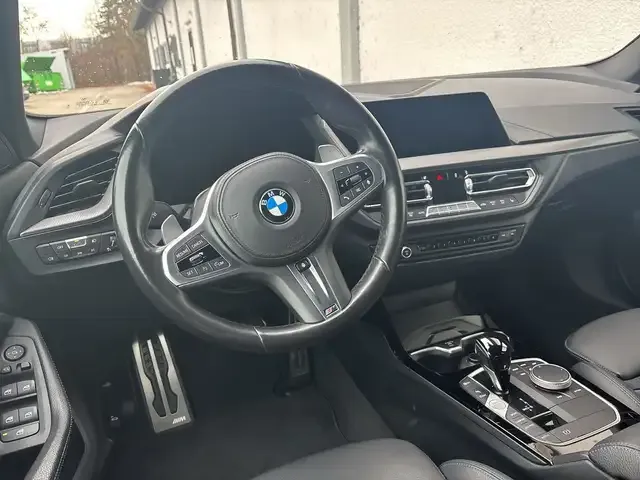 BMW 235