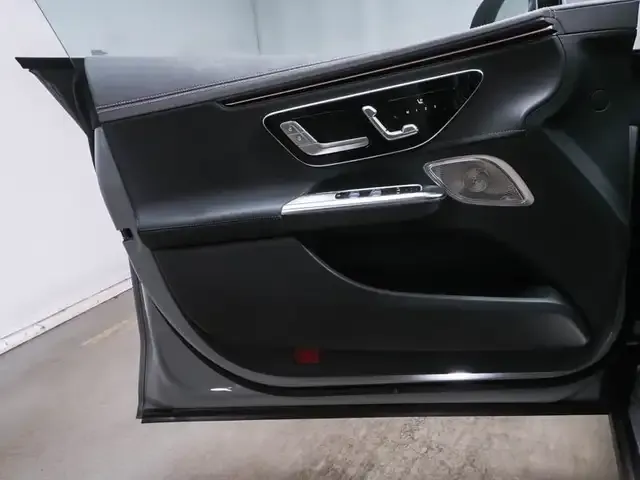 Mercedes-Benz EQE 300