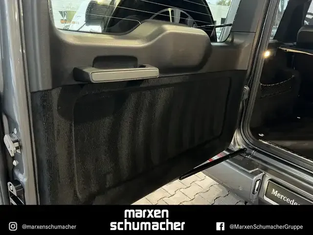 Mercedes-Benz G 400
