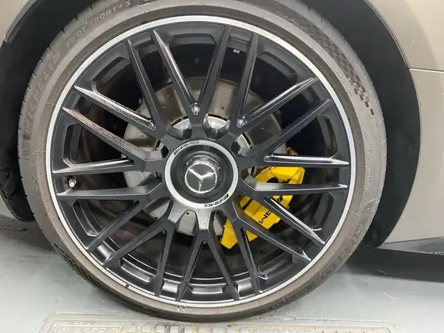 Mercedes-Benz SL 63 AMG