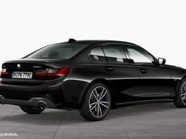 BMW 330