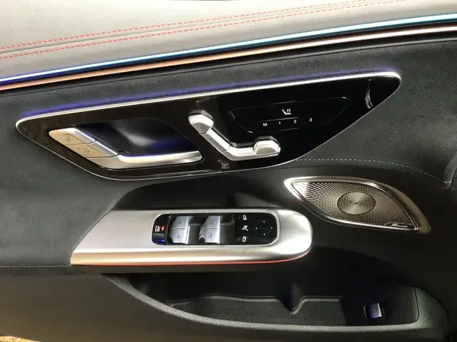 Mercedes-Benz EQE 300