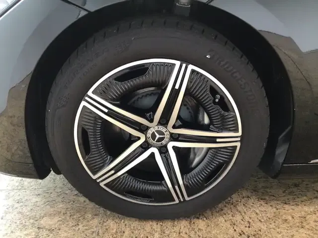 Mercedes-Benz EQE 300