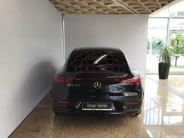 Mercedes-Benz EQE 300