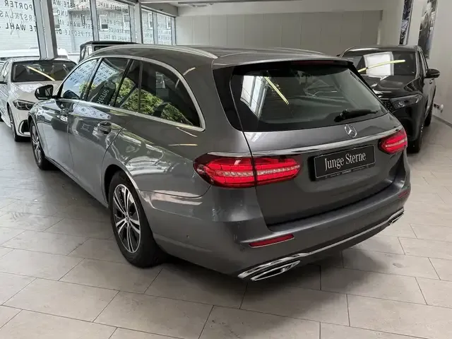 Mercedes-Benz E 200