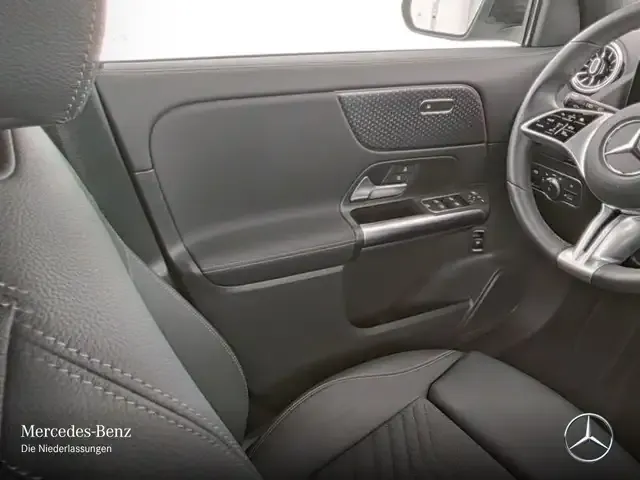 Mercedes-Benz EQA 300