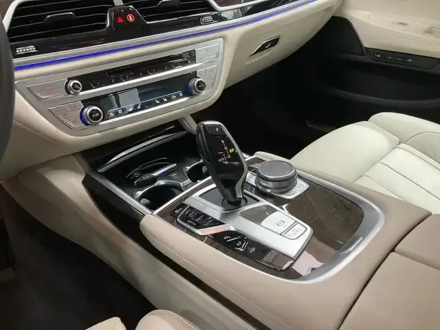 BMW 750