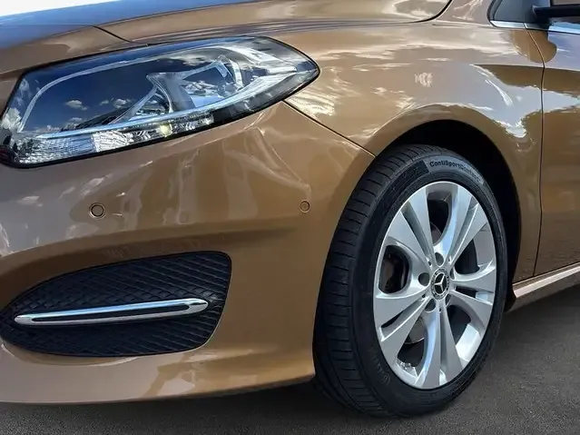 Mercedes-Benz B 180