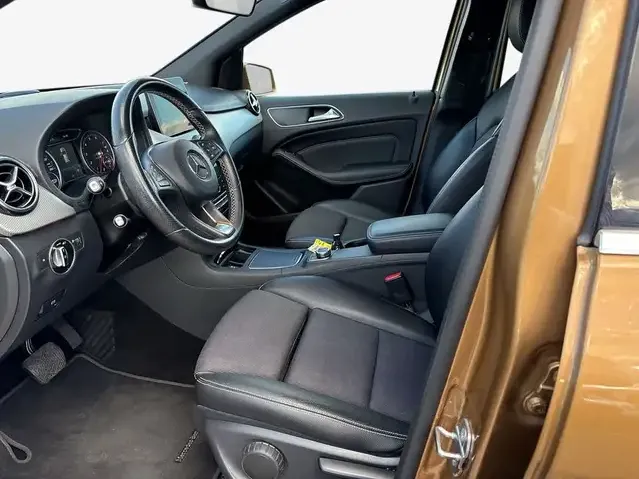 Mercedes-Benz B 180