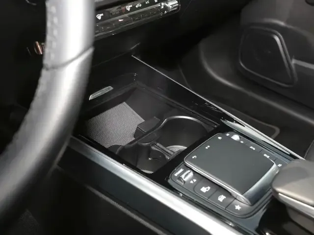 Mercedes-Benz EQB 300