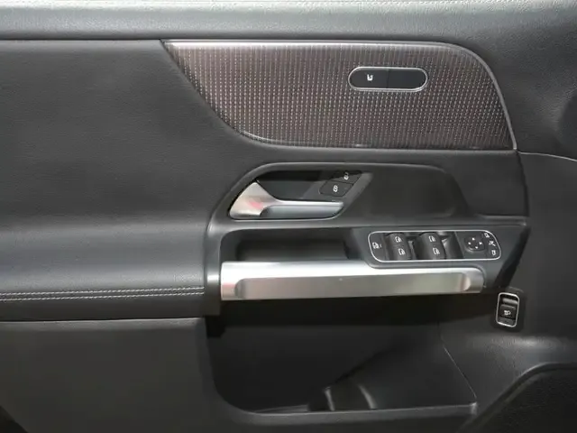 Mercedes-Benz EQB 300