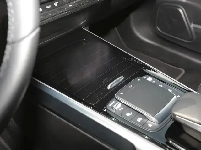 Mercedes-Benz EQB 300