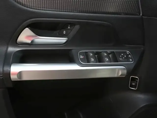 Mercedes-Benz EQB 300