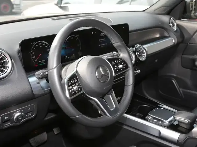 Mercedes-Benz EQB 300