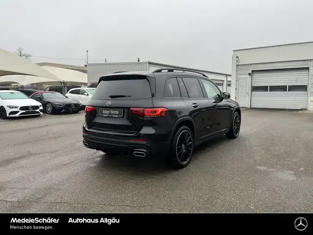 Mercedes-Benz GLB 220