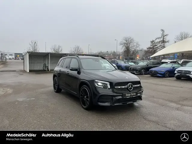 Mercedes-Benz GLB 220