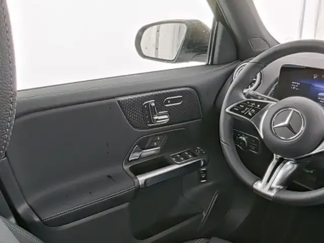 Mercedes-Benz EQB 300
