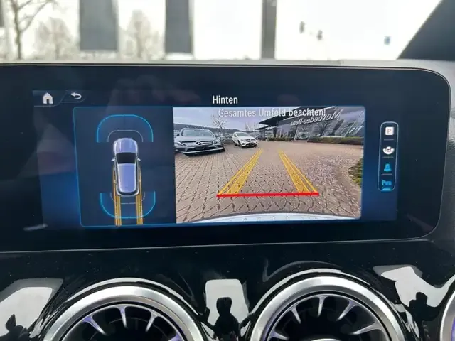 Mercedes-Benz GLA 220