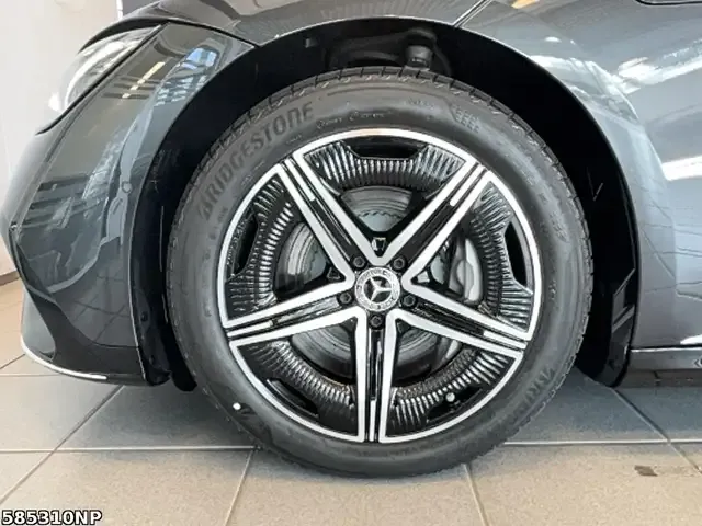 Mercedes-Benz EQE 300