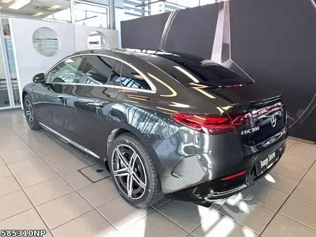 Mercedes-Benz EQE 300