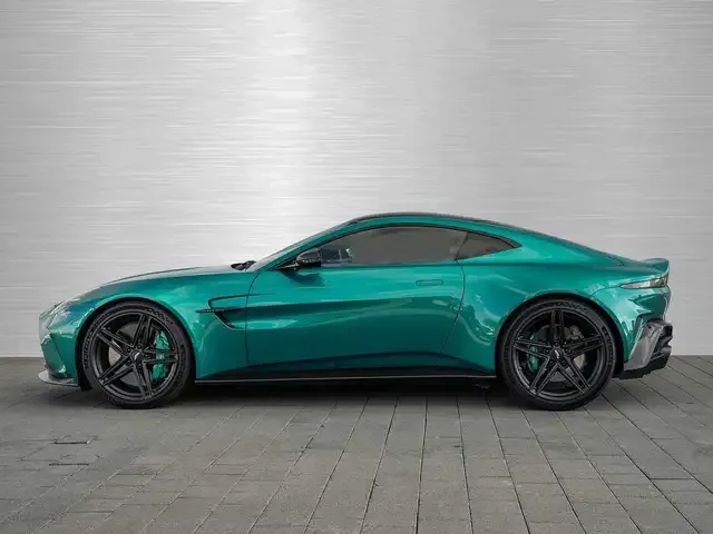 Aston Martin V8