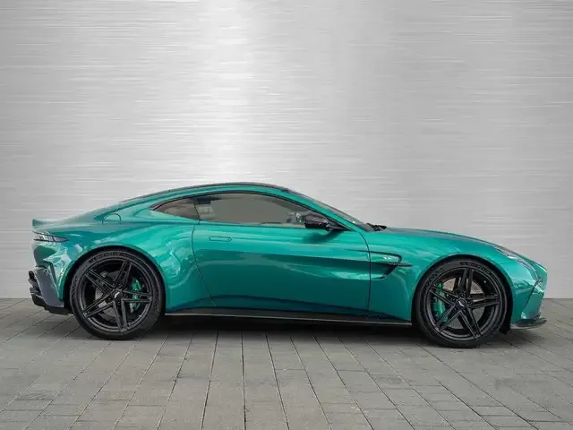 Aston Martin V8